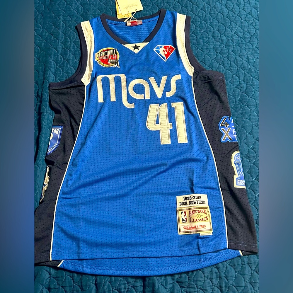 Mavs Blue Basketball Jersey Size Medium